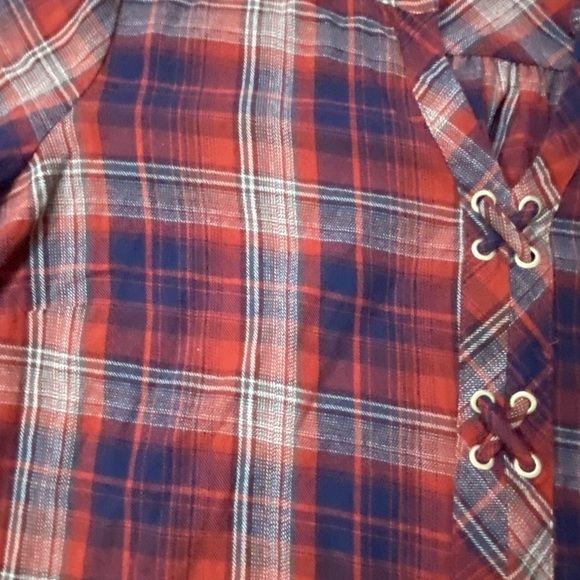 B Skies Are Blue Red and Blue Plaid 3/4 Sleeve Tie Front V Neck Shirt Size 2X - Picture 4 of 15